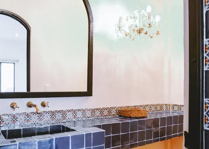 Hiphipstay - The Colonial Hotel 5*