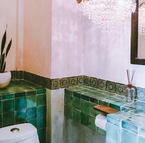 Hiphipstay - The Colonial Hotel 5*