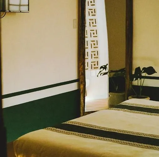 Hiphipstay - The Colonial Hotel
